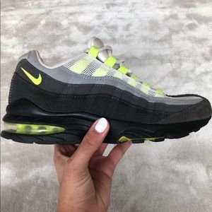Air Max 95 OG Neon (2015) size: 5Y (women’s 7)